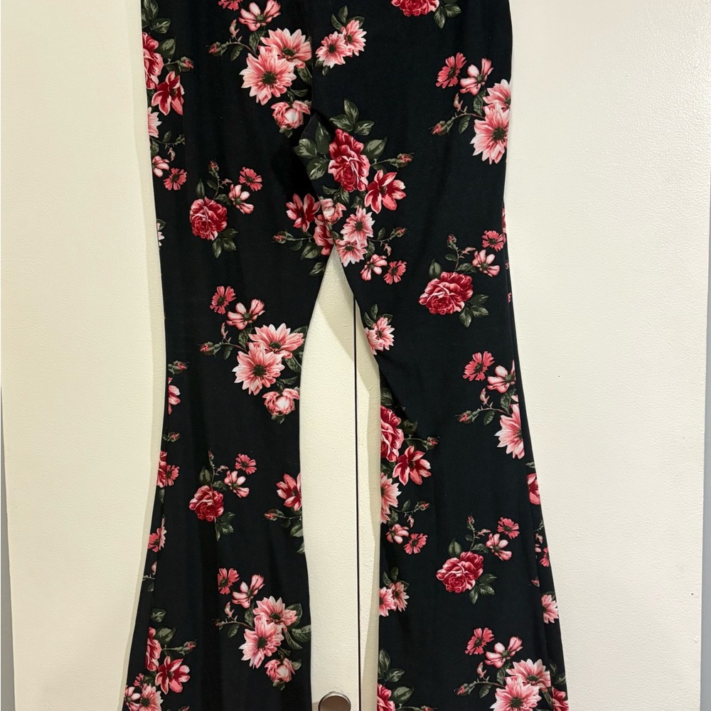 No Boundaries Black Floral Pants - Picture 1 of 5